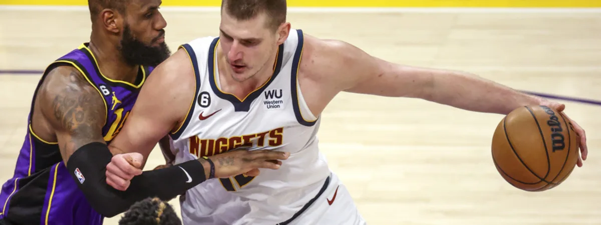 德里克·怀特助凯尔特人队大胜灰熊队，并刷新托马斯的三分球纪录.